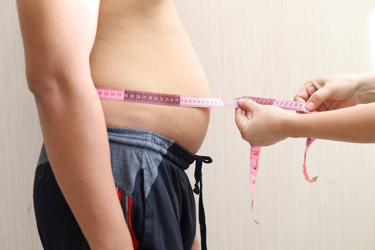 Estudo descobre por que gordura na barriga aumenta depois dos 40 anos