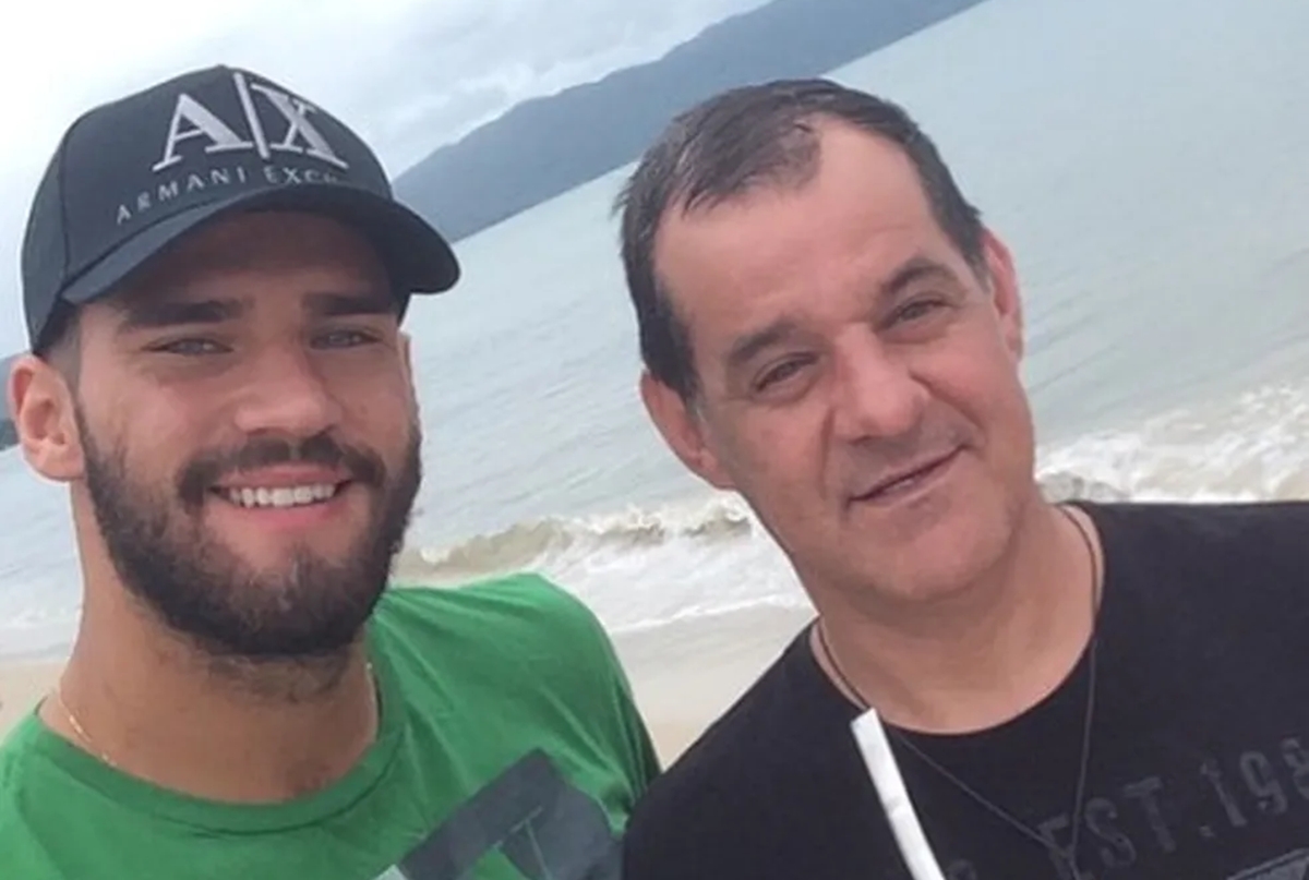 Goleiro da Seleção revela que participou por vídeo do funeral do pai