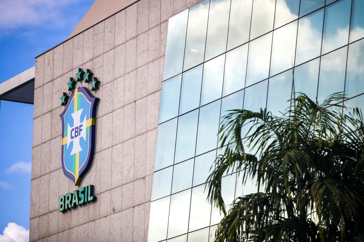 Suposta camisa vermelha da Seleção tem 90% de reações negativas