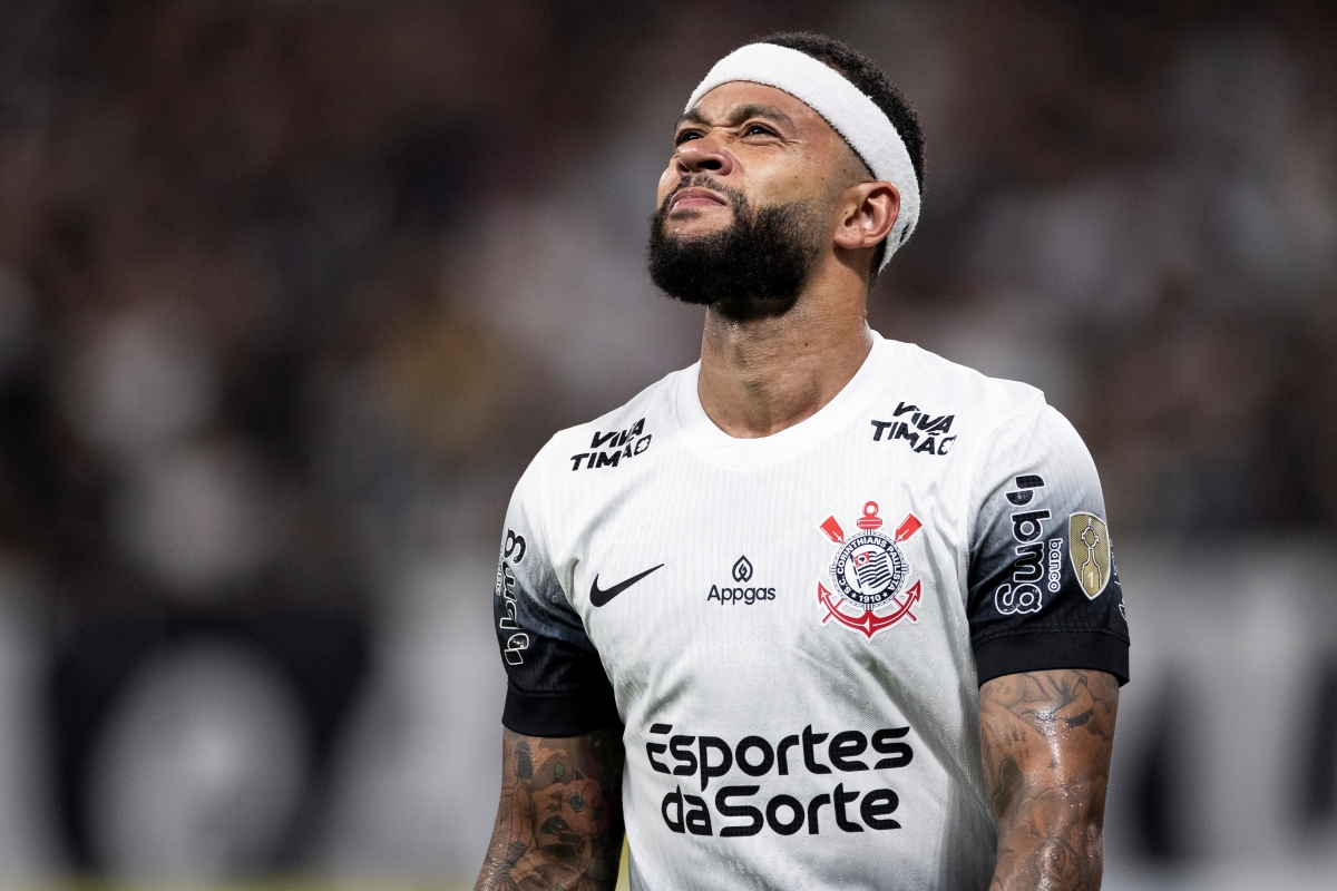 Depay não treina e pode desfalcar Corinthians na Copa do Brasil