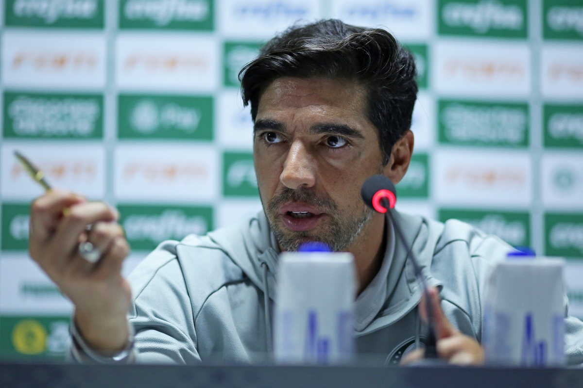 Vídeo: após vitória do Palmeiras, Abel comenta rumores sobre Seleção