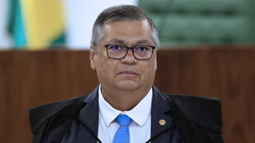 Dino bloqueia emendas de saúde por falta de transparência