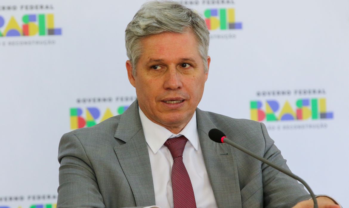 Paulo Teixeira ironiza a presença de pré-candidatos da oposição na Agrishow