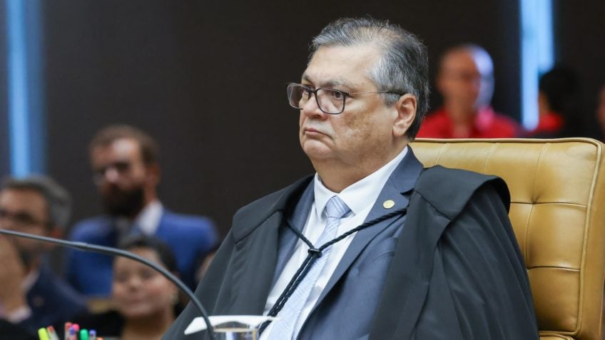 Dino pede vistas em julgamento sobre escolas cívico-militares em SP