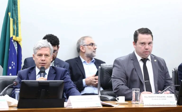 Parlamentares da FPA cobram esclarecimentos de ministro do Desenvolvimento Agrário na Comissão de Agricultura