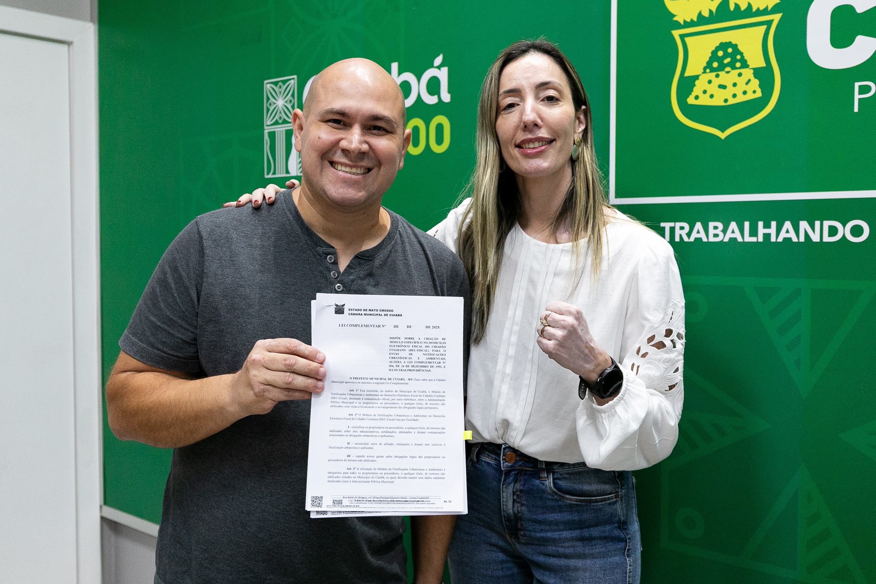 Prefeito sanciona lei que permite notificação eletrônica de terrenos baldios e obras irregulares