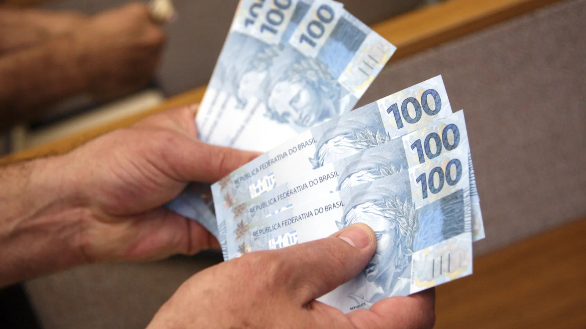 Rendimento médio dos brasileiros chega a R$ 3.057, recorde desde 2012