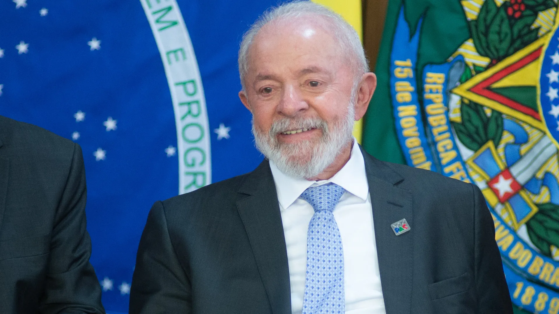 Lula cumprimenta Leão 14 e pede continuidade da linha de Francisco