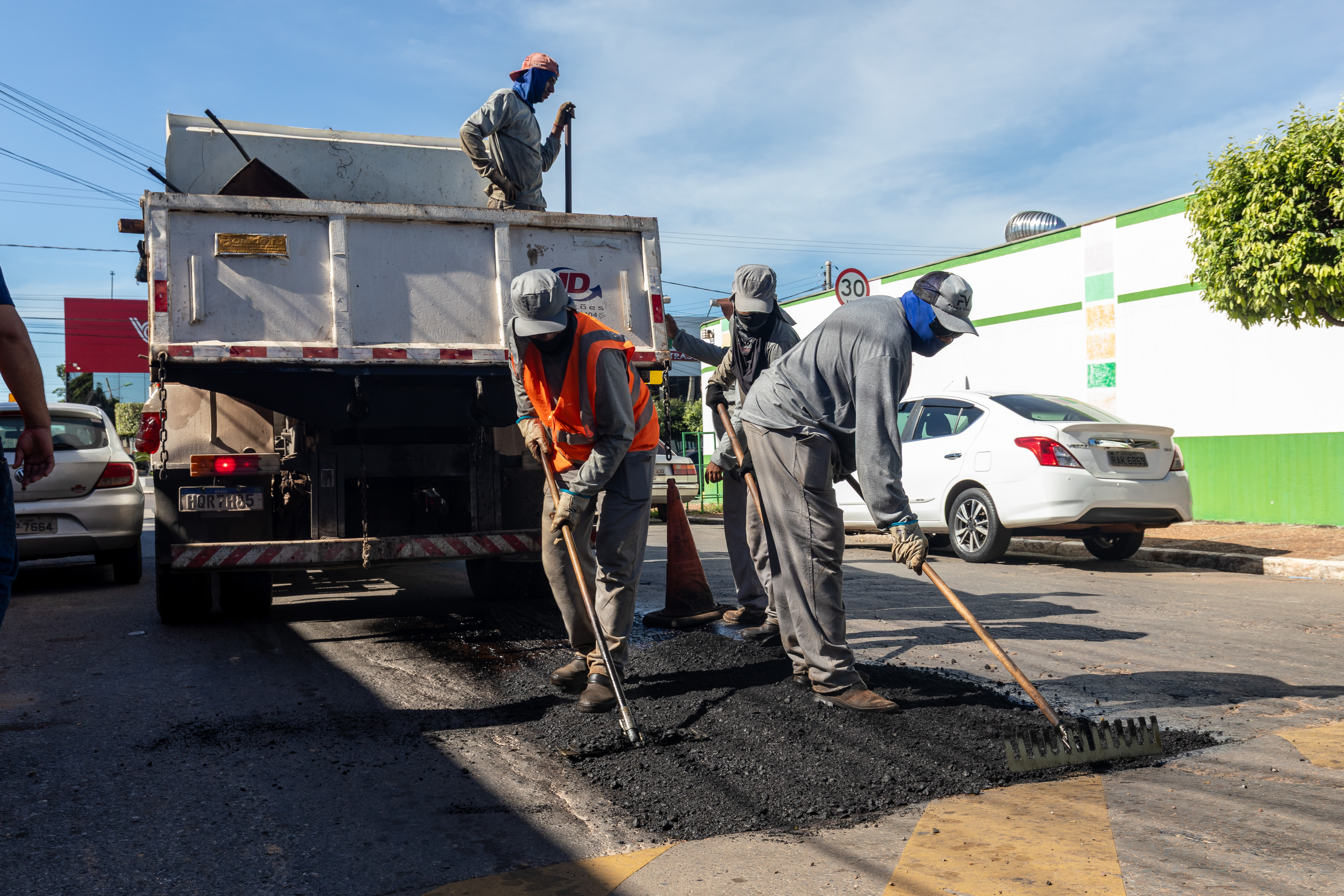 Tapa-buraco mobiliza 15 equipes e atende mais de 50 vias na grande CPA