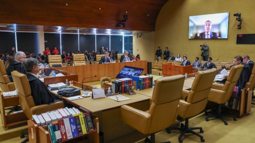 5 dos 11 ministros do STF participam de sessão à distância