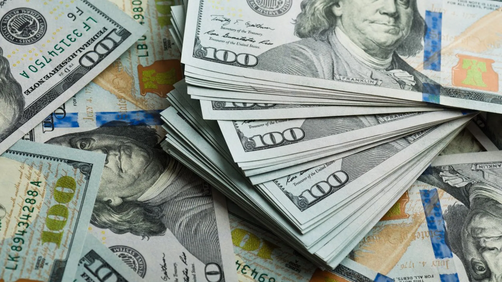 Dólar sobe para R$ 5,68 com anúncio de acordo entre EUA e China