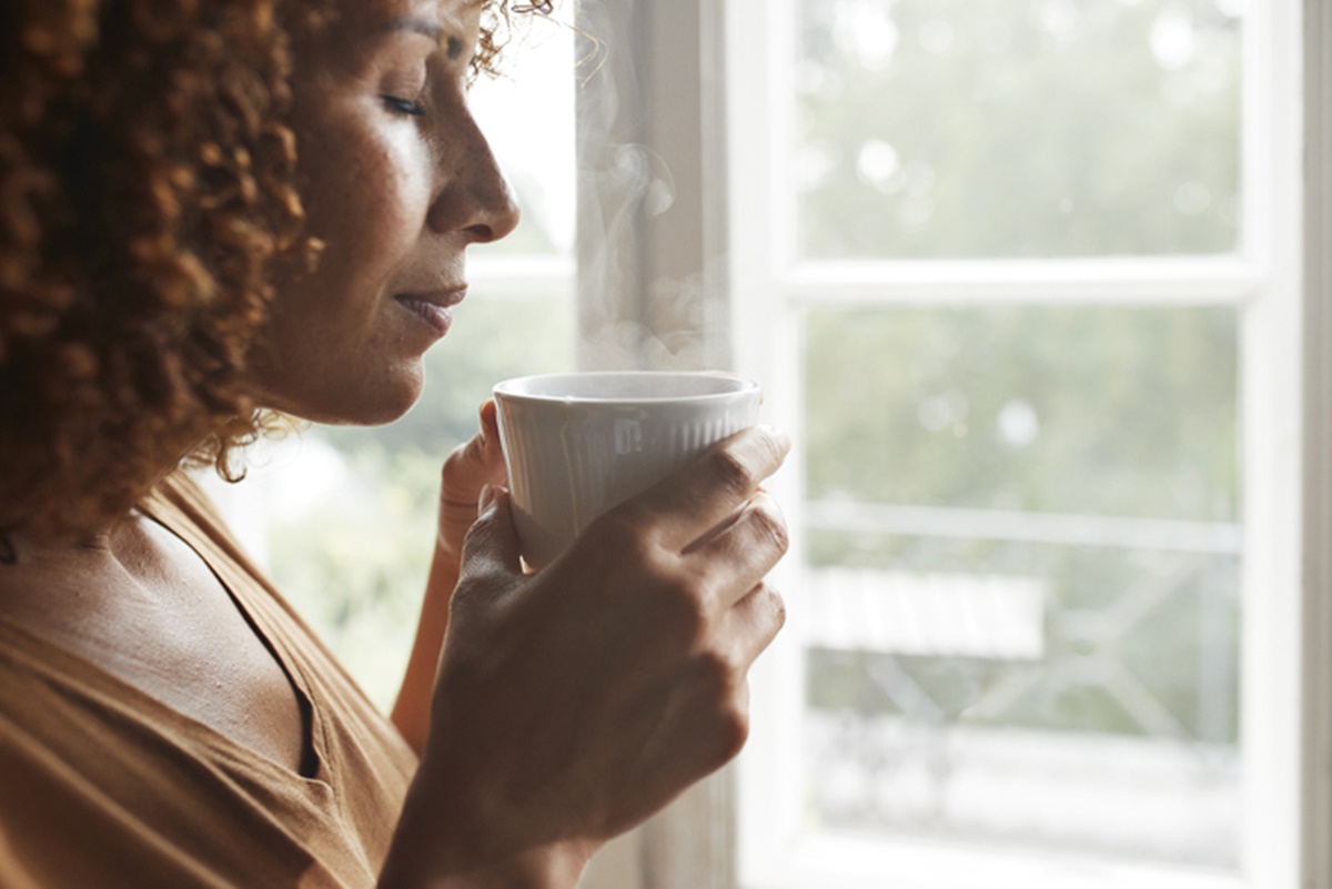 Conheça chá anti-inflamatório que alivia os sintomas da menopausa
