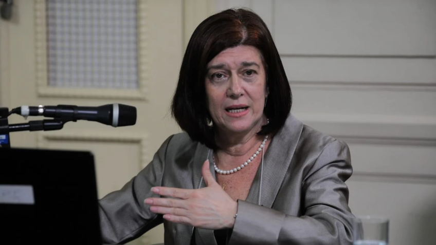 Presidente da Petrobras defende corte de custos