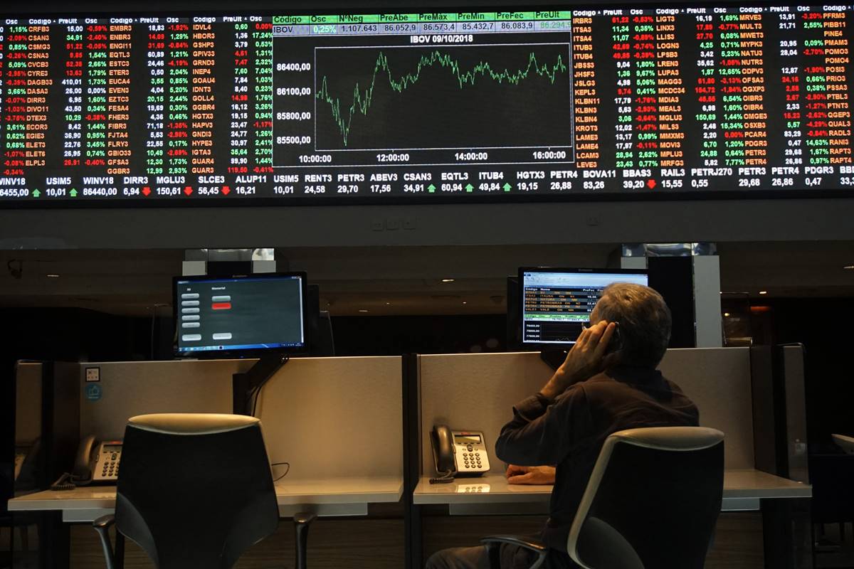 Otimismo: Bolsa bate recorde histórico e dólar é o menor em sete meses