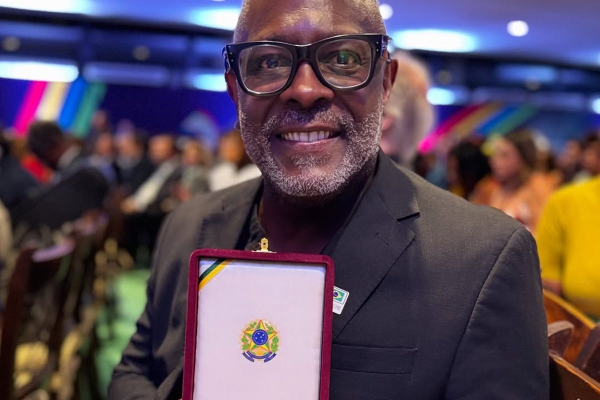 Quem é o pastor que recebeu o título de comendador por Lula