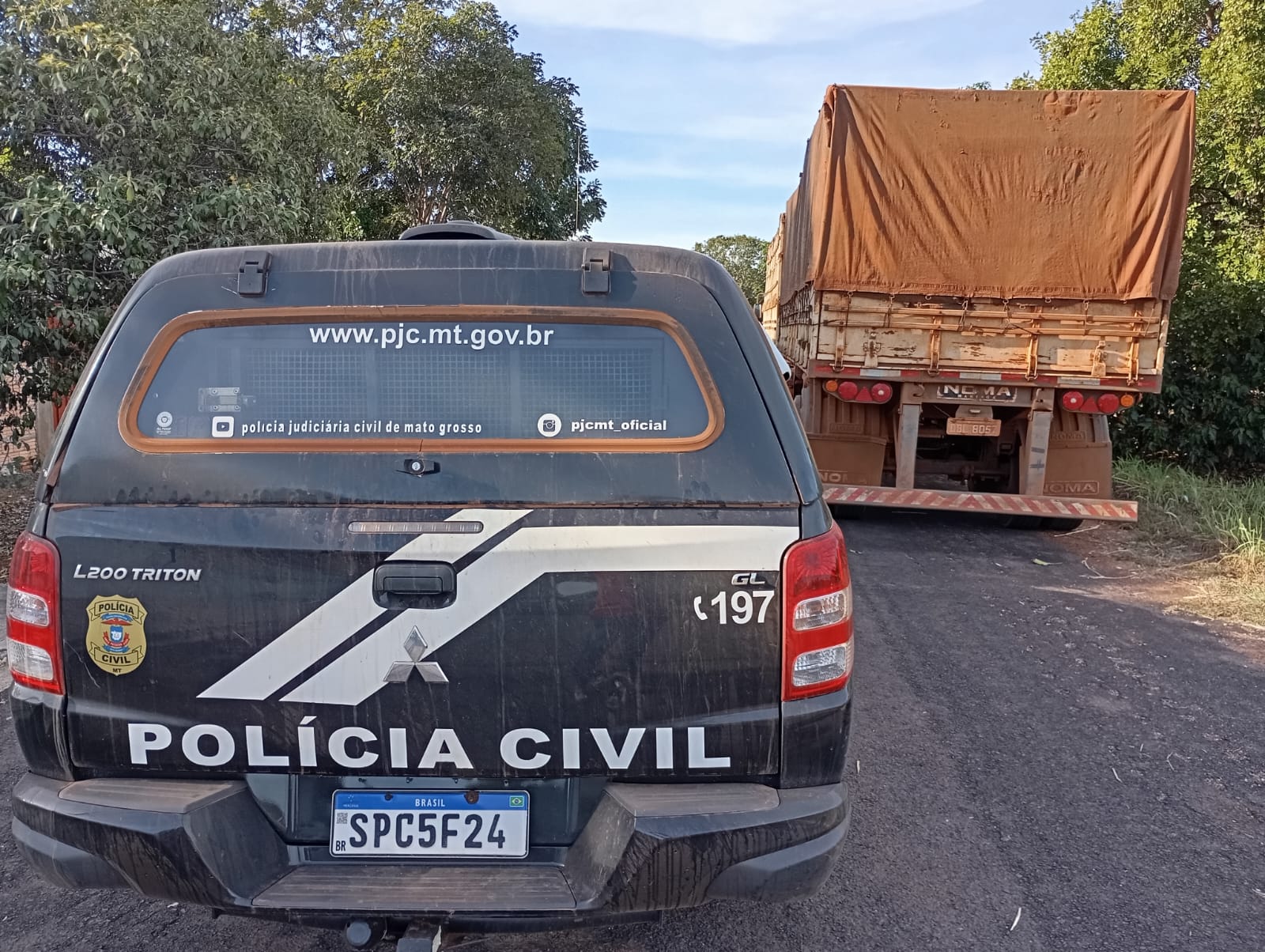 Polícia Civil recupera dois semirreboques e pneus de vítimas de estelionato em Nova Xavantina
