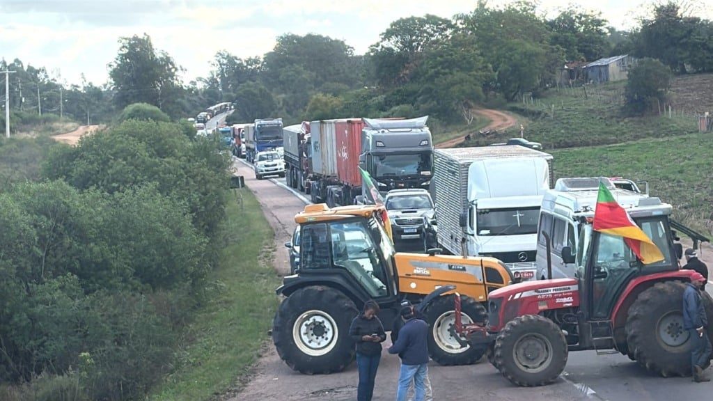 Crise: produtores do RS travam estradas exigindo renegociação de dívidas
