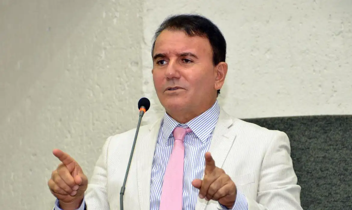 PF mira prefeito de Palmas em operação sobre vazamentos no STJ