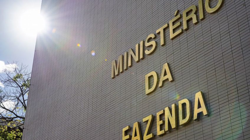 Governo suspende Pixbet, patrocinadora do Flamengo, e 6 bets