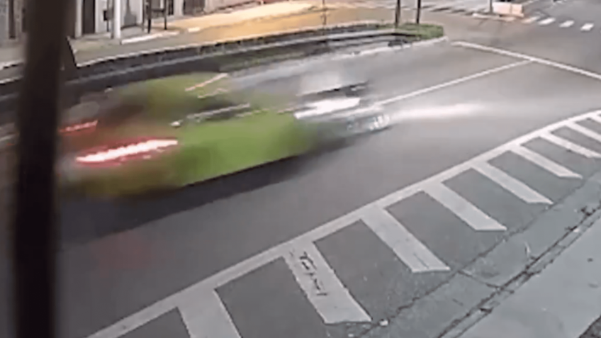 Justiça de SP solta motorista de Porsche que matou motoboy