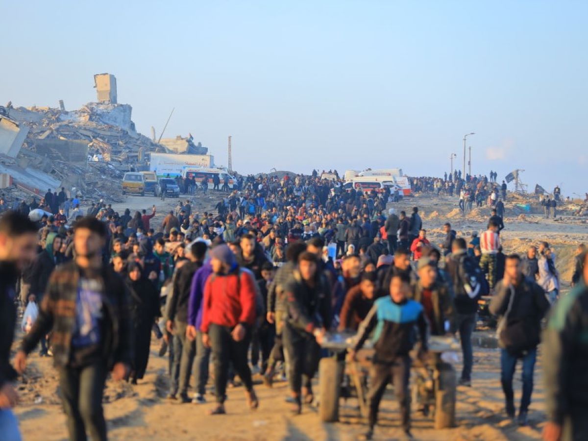 Ataque de Israel deixa mortos em centro de ajuda em Gaza