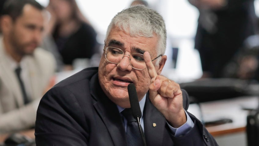 Grupo de senadores visitará fugitivas do 8 de Janeiro nos EUA
