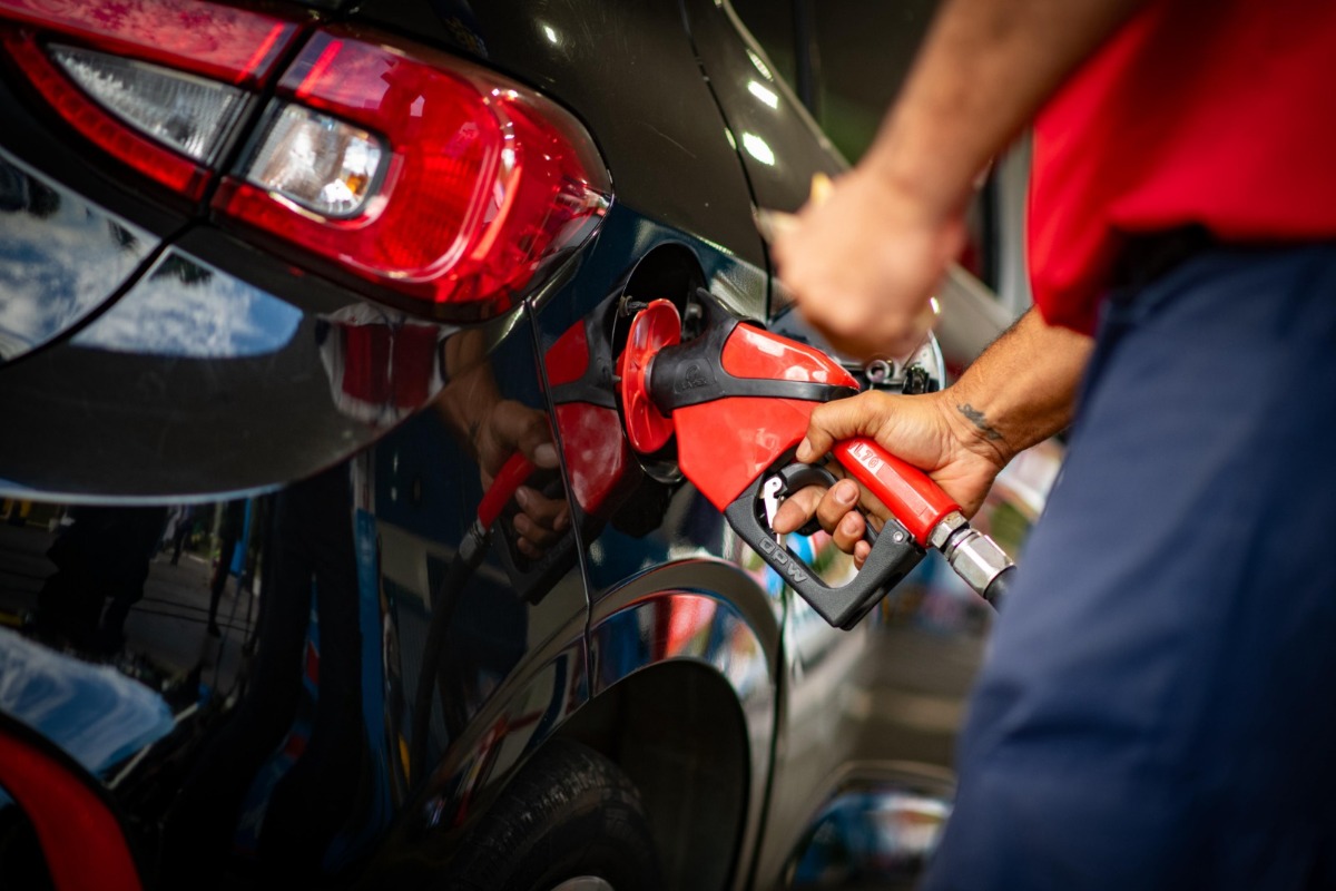 Petrobras reduz em 5,6% preço da gasolina para distribuidoras