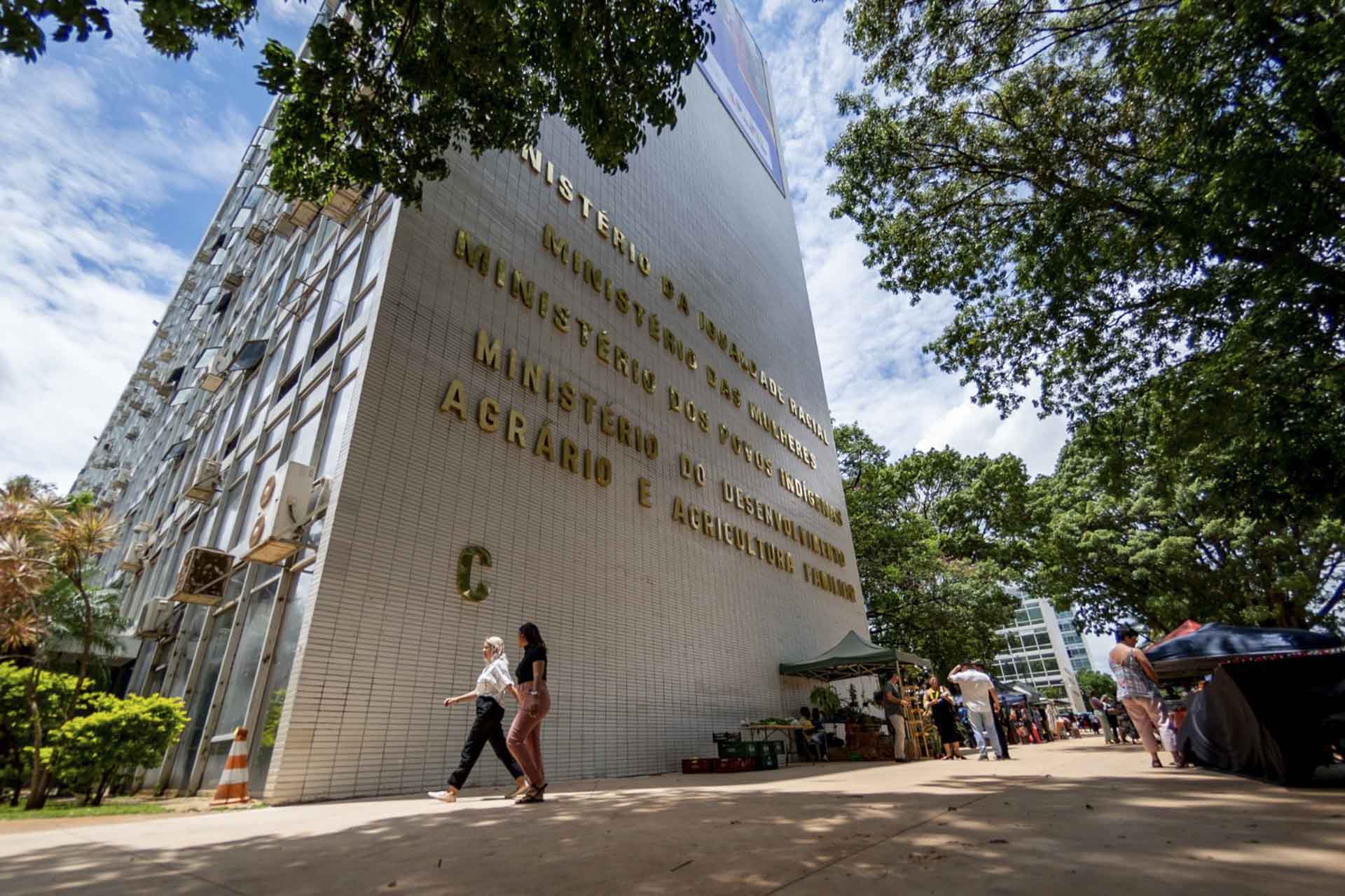 Servidores esperam reajuste dos benefícios em reunião com governo Lula