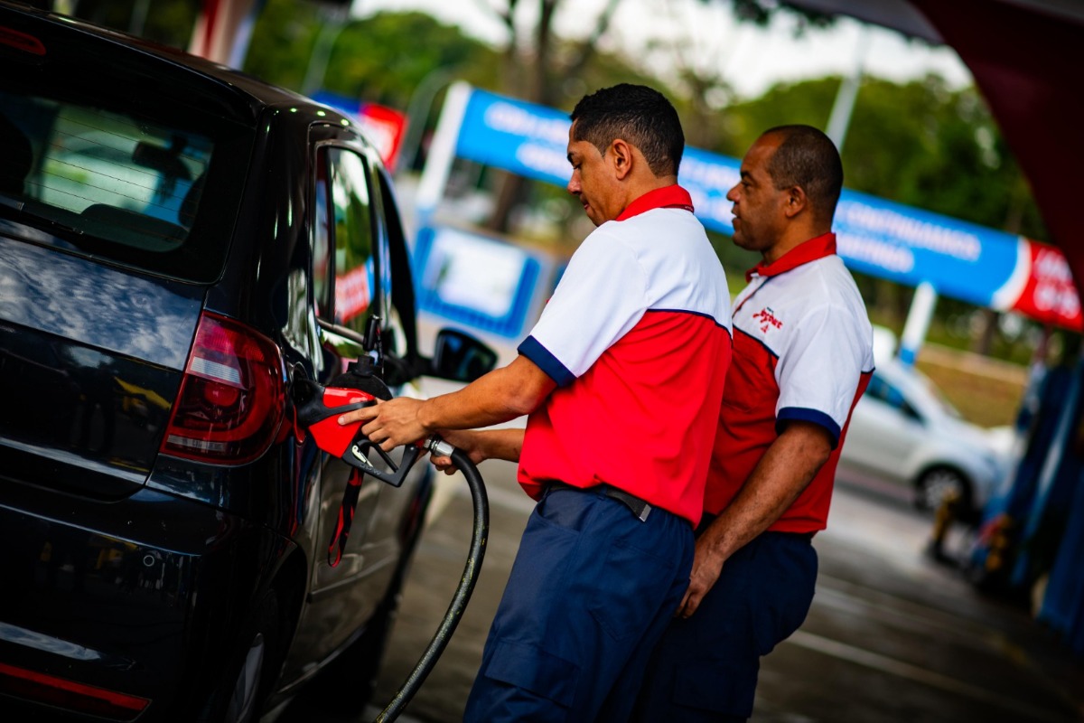 Preço da gasolina pode cair R$ 0,12 nos postos de combustíveis