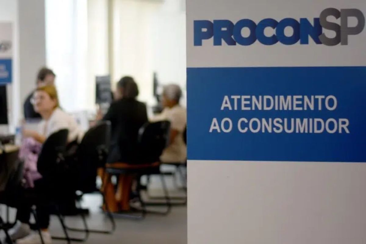 Procon-SP orienta consumidor após fechamento de empresa de intercâmbio