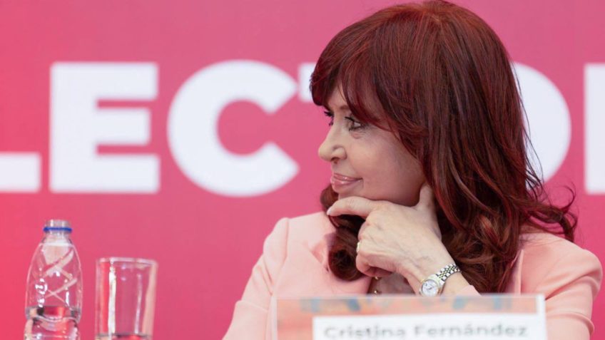 Kirchner diz que disputará eleições em Buenos Aires