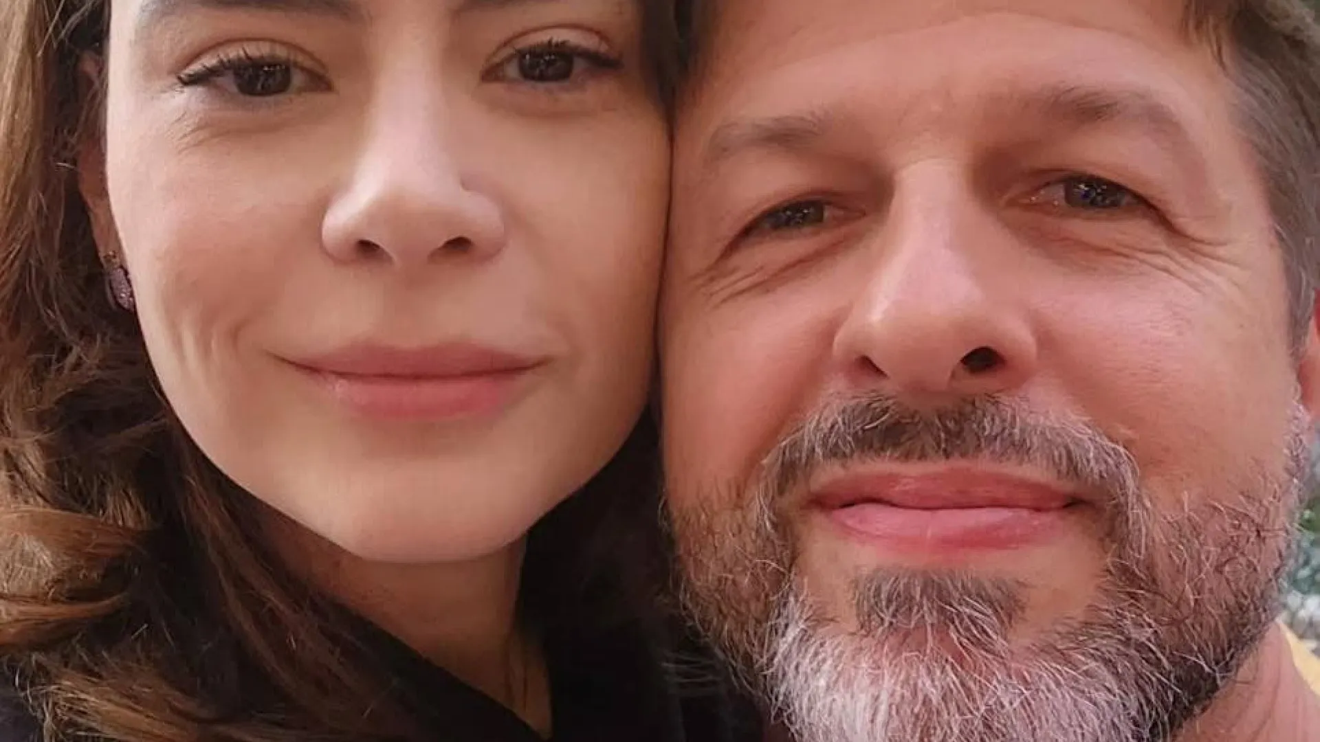 Michelle Loreto se casa com diretor da Globo