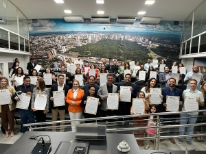 Paula Calil homenageia jornalistas e destaca o papel da imprensa na sociedade