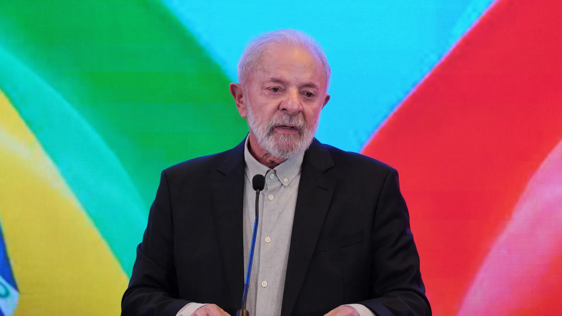 Lula defende apressar regulação das redes: "ouvindo a sociedade"