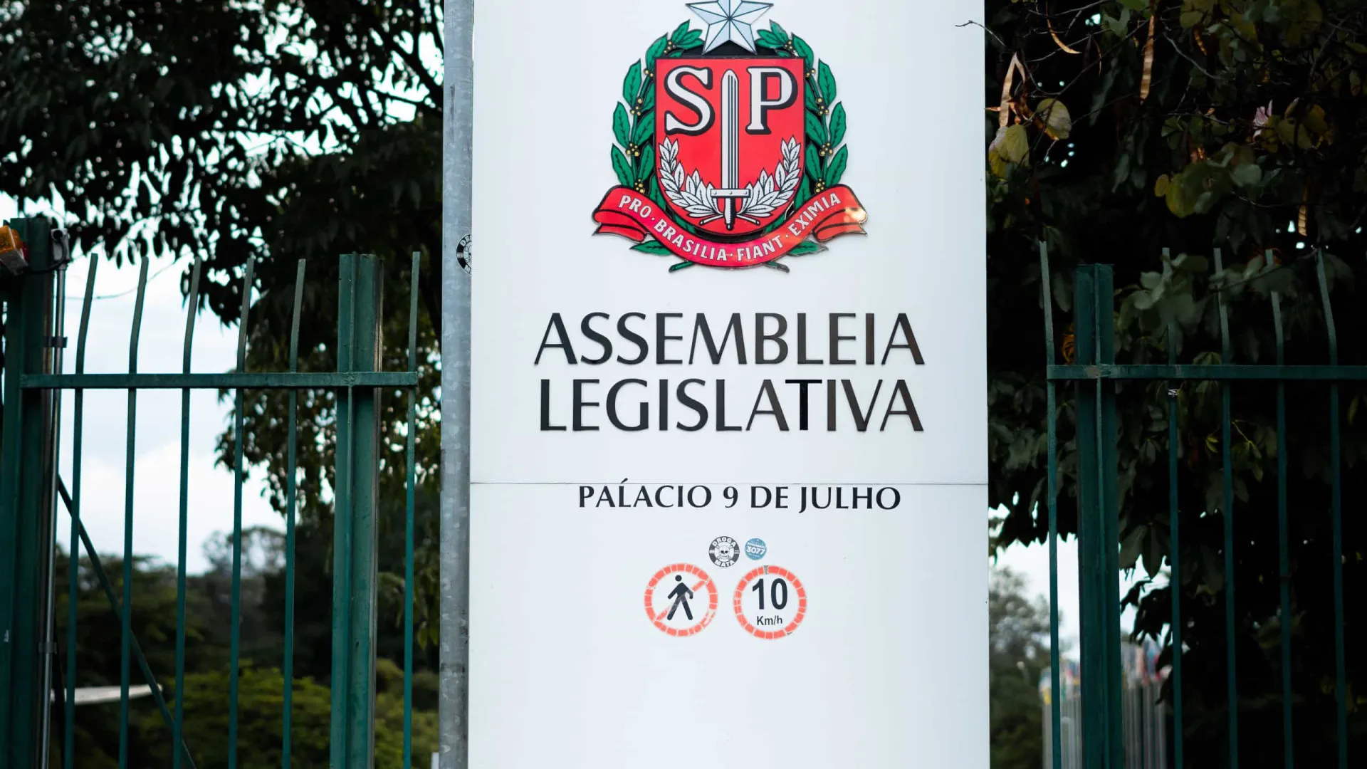 Deputadas estaduais de São Paulo recebem ameaça de estupro e morte em email
