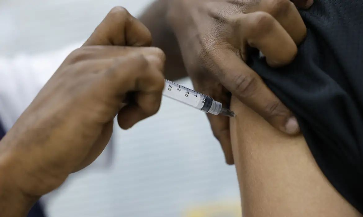 Rio alerta para vacinação contra Síndrome Respiratória Aguda Grave