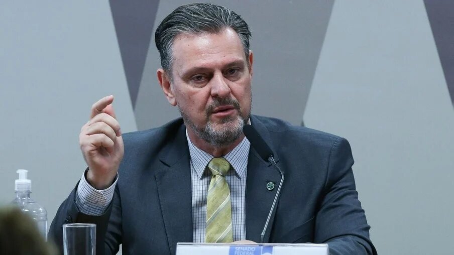 Fávaro vê indício de que Brasil controlou gripe aviária e negocia redução de embargos