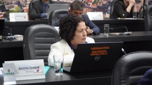 Baixinha alerta deputados: “Não é para lembrar da capital só na época de eleição”