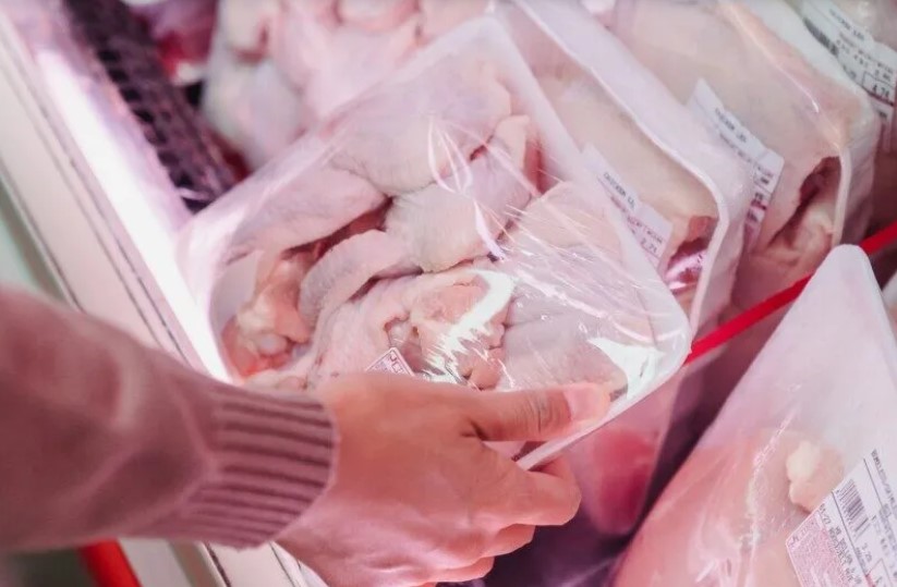 Fávaro: preço da carne de frango caiu 7% após caso de gripe aviária em granja