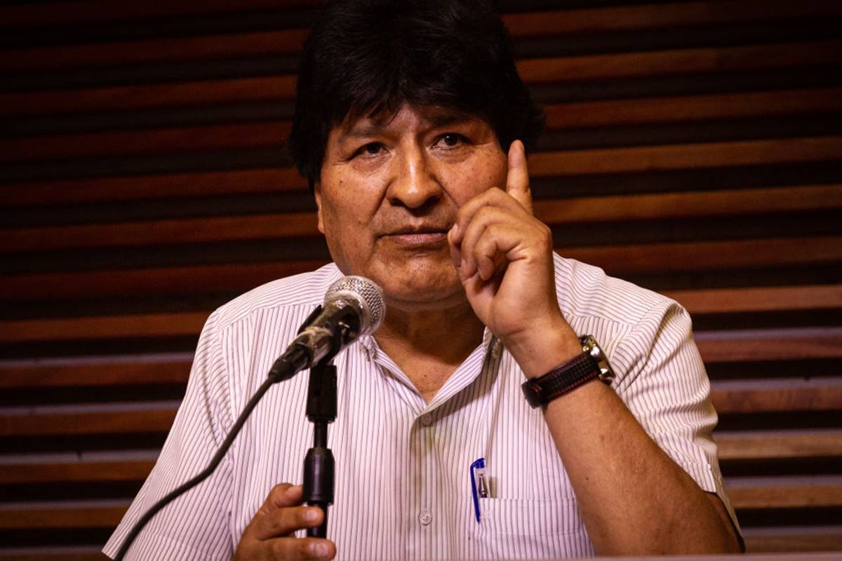 Apoiadores de Evo Morales deixam policiais feridos na Bolívia