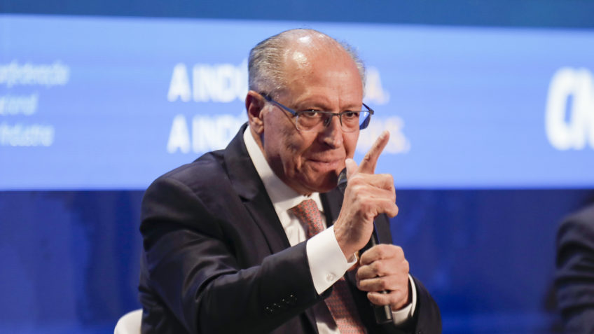 Solução para o IOF terá corte de despesa, diz Alckmin