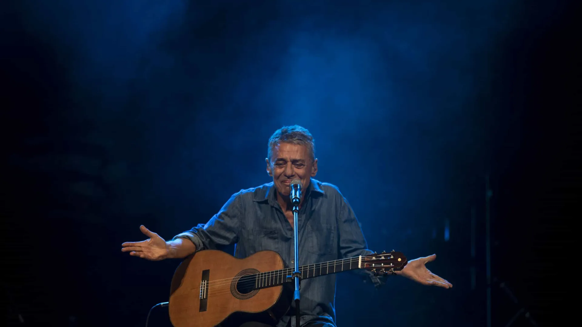 'Sofreu desequilíbrio sutil', diz médico que operou Chico Buarque