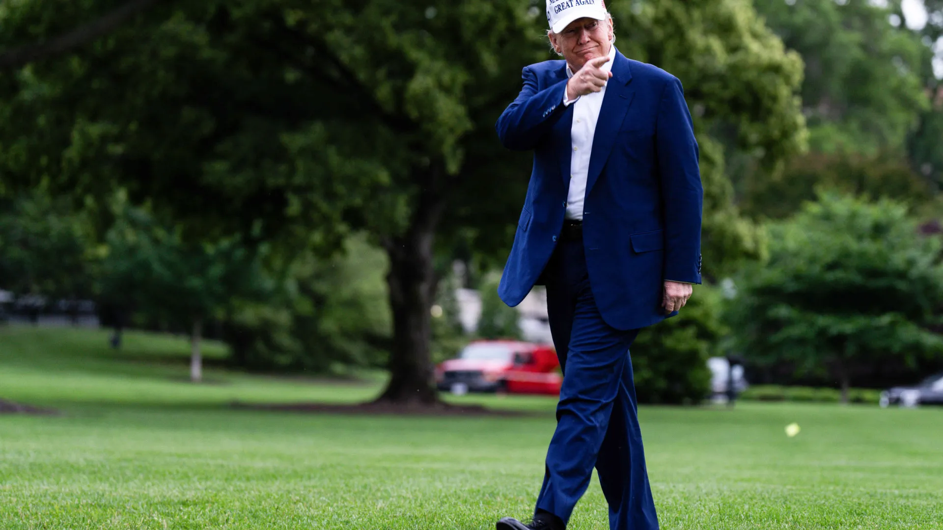 Homem é preso após invadir resort de Donald Trump para 'se casar' com neta dele