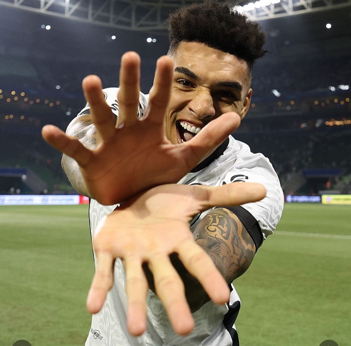 Igor Jesus anuncia despedida do Nilton Santos. Veja a postagem