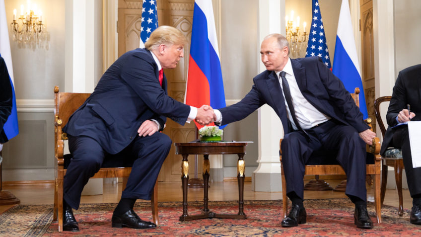 Trump: Putin pode entrar em negociações sobre acordo nuclear com Irã