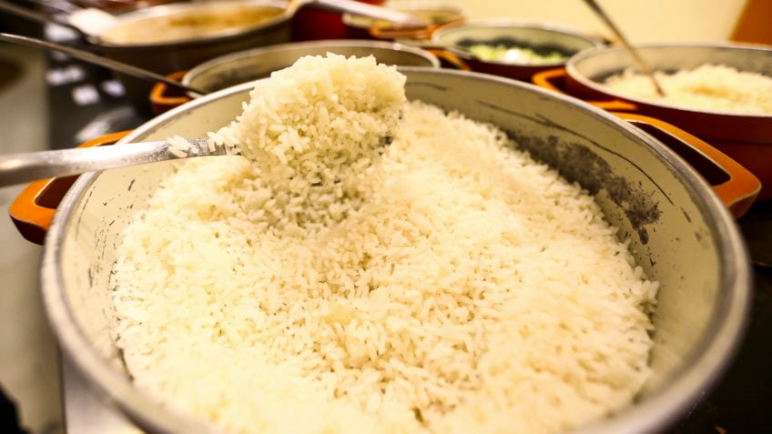 Preço do arroz tem queda de 41% em 1 ano e volta a valores de 2022