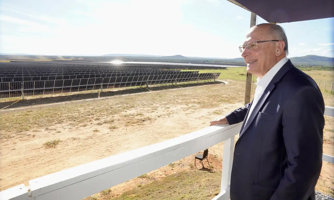Novo parque solar em Minas Gerais pode abastecer 350 mil habitantes