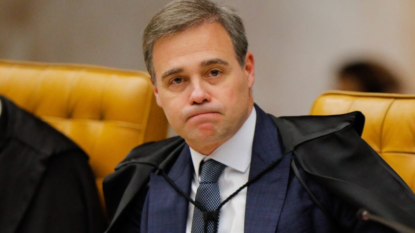 Mendonça diz que responsabilizar redes é tarefa do Congresso