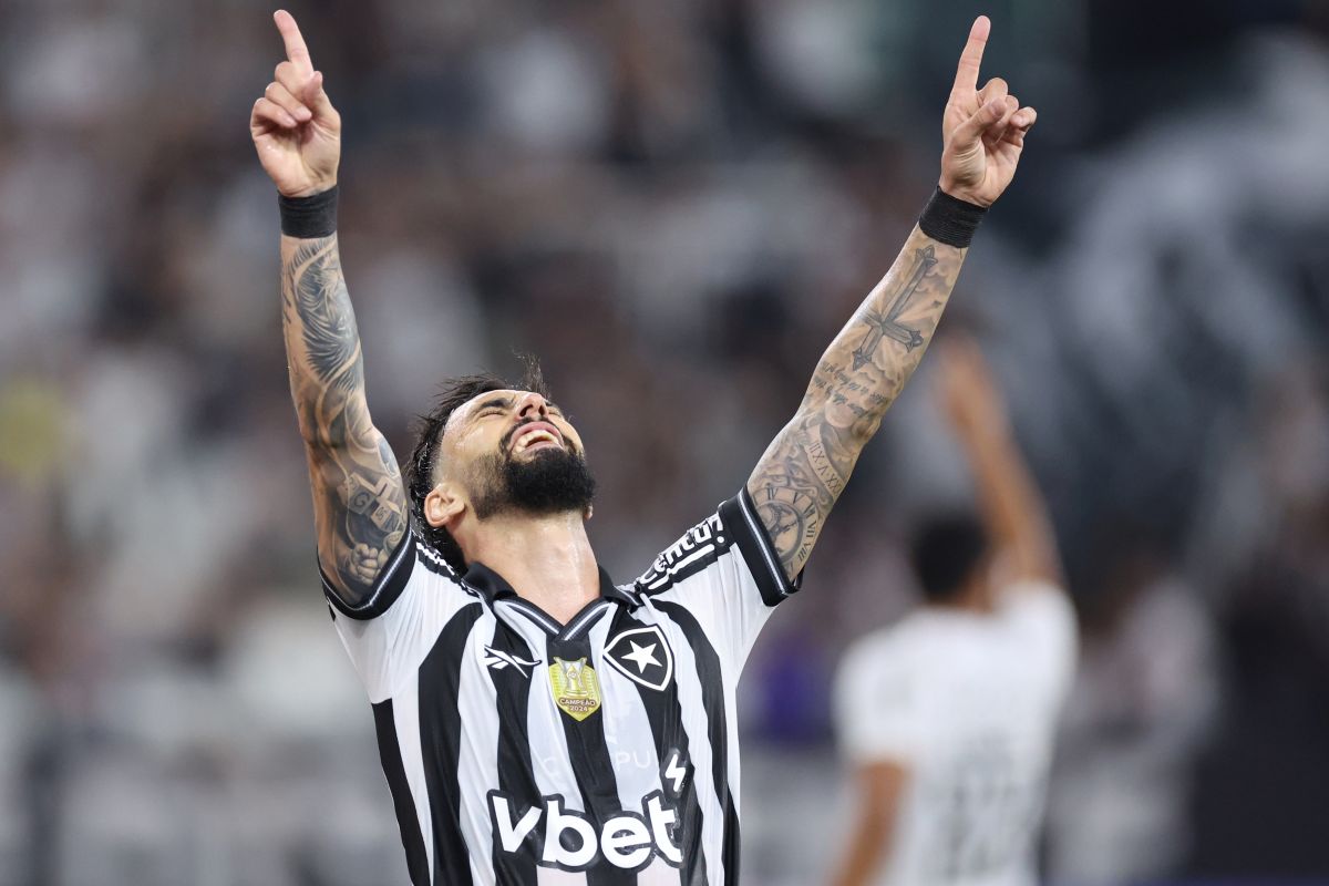 Brasileirão: em clima de despedida, Botafogo bate Ceará e entra no G6
