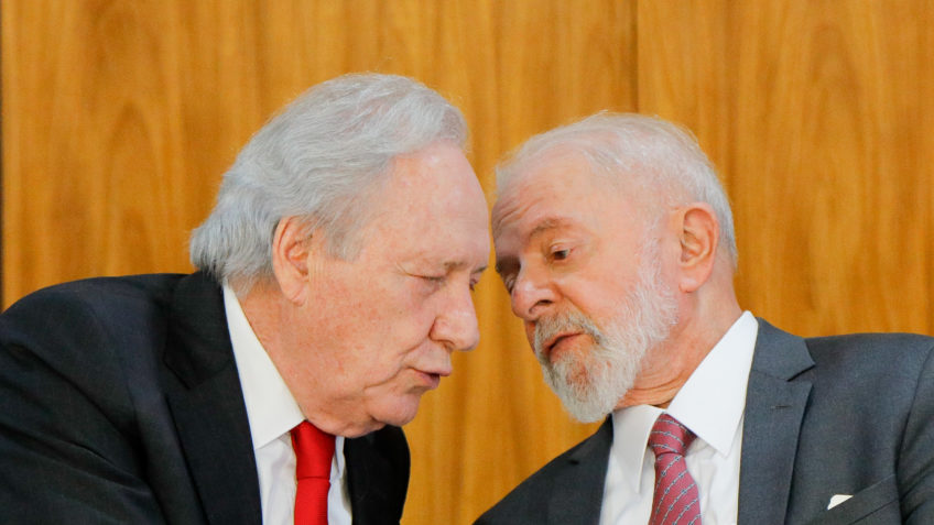 Lewandowski manda PF investigar mulher que gritou “Lula ladrão”